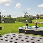 Five-Bedroom Holiday home in Faaborg 2 Vakantiehuis