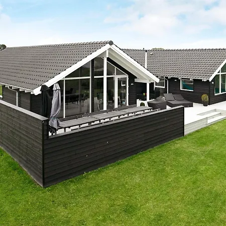 Luxury Retreat By The Sea - By Traum Bøjden